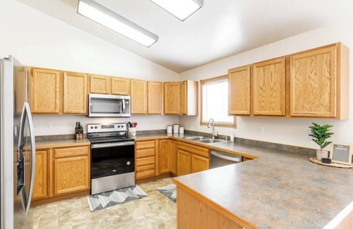 Twin Falls House | Charming 3-bedroom house in Twin Falls with King beds, BBQ grill