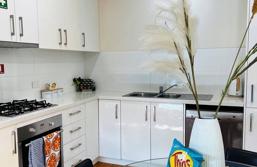 Footscray House | Charming 3-bedroom house in Footscray with WiFi and AC