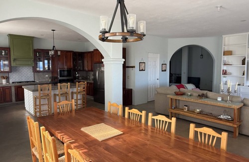 La Ribera House | Charming 3-bedroom house with AC, WiFi in Pleasant La Ribera