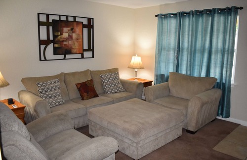 Country Club Estates House | Charming 3-bedroom house with AC and WiFi in Brunswick. Two night minimum stay.