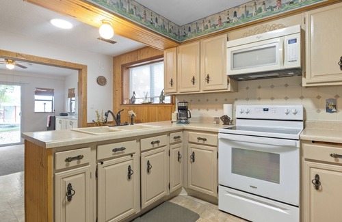 Camdenton House | Charming 3-bedroom house in Camdenton with WiFi and AC