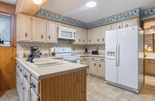 Camdenton House | Charming 3-bedroom house in Camdenton with WiFi and AC
