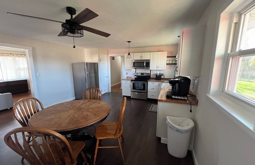 Cave City House | Charming 3-bedroom house "Cavern" with tons of amenities in Cave City.