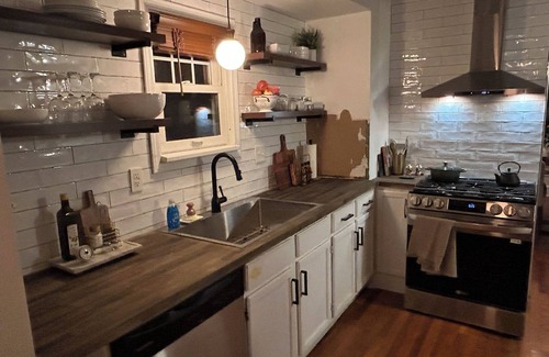 Kamm's Corners House | Charming 3-bedroom house with home office in the Kamms Corner neighborhood
