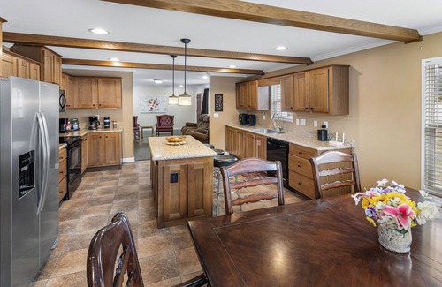 Dandridge House | Charming 3-bedroom house with WiFi, AC in enchanting hold up to 10 guest