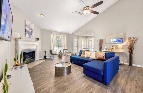 Ellenwood House | Charming 3-bedroom house only 20 minutes to downtown and 15 minutes to airport