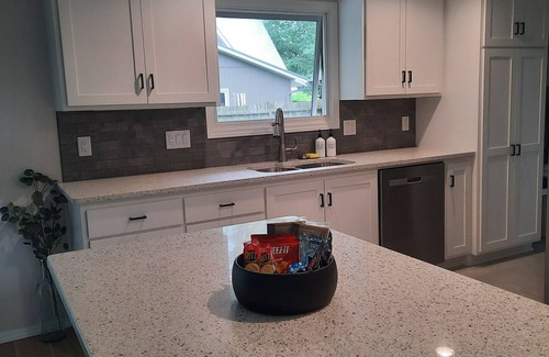 Bellevue House | Charming 3-bedroom house in Green Bay 14 mins from Lambeau Field!n