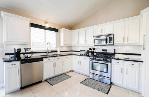 Southfork House | Charming 3-bedroom house Fully Furnished with Pool Near Vegas Strip