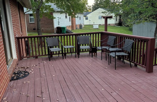 Jamestown House | Charming 3-bedroom house with WiFi and AC in Jamestown