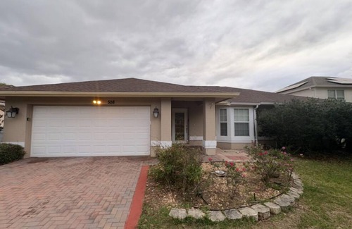 Fedhaven House | Charming 3-bedroom house with WiFi, AC in Kissimmee