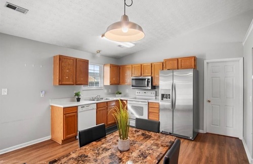 Knoxville House | Charming 3-bedroom house with AC and WiFi in lovely Knoxville