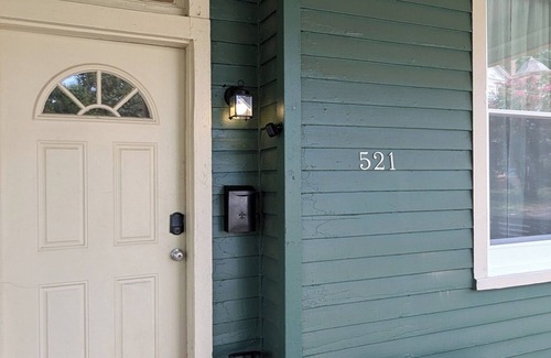 Daniels Hill House | Charming 3-bedroom house in Historic Rivermont