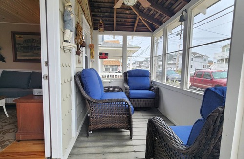 Manasquan House | Charming 3 bedroom house 2 blocks from Manasquan Beach. 5 BEACH BADGES INCLUDED
