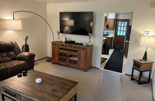 Milwaukee House | Charming 3-bedroom house with WiFi, AC in lovely Bay View