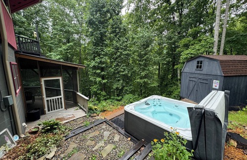 Swannanoa House | Charming 3-bedroom house with AC and WiFi in fabulous Swannanoa