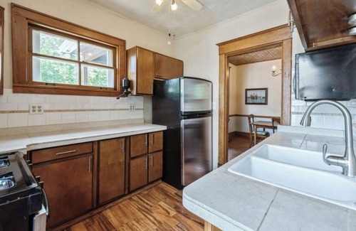 Woodstock House | Charming 3-bedroom house in cool Woodstock with AC, WiFi