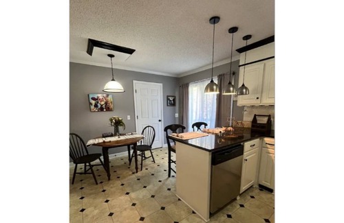 Lynn House | Charming 3 bedroom home with patio and fireplace