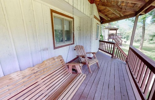 Gaines House | Charming 3-bedroom home on Pinecreek in Gaines with AC, hot tub, fire ring, WiFi