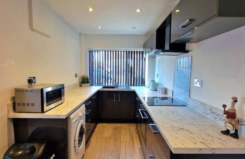 High Hazels House | Charming 3 Bedroom House in Sheffield
