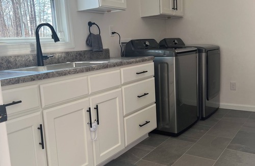Asheboro House | Charming 3-bedroom house with Full size crib in Asheboro quiet and peaceful area