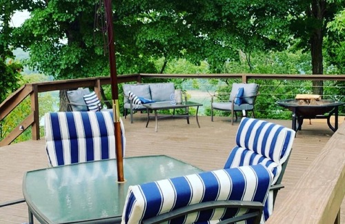 Bronston House | Charming 3-bedroom house overlooking Lake Cumberland.