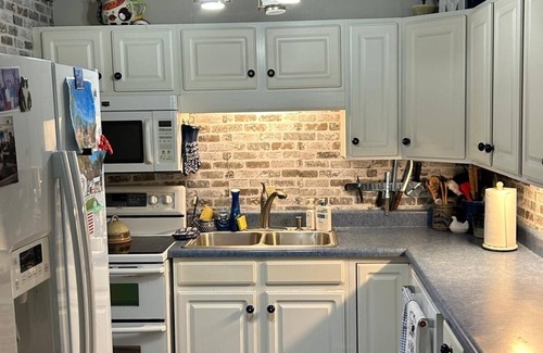 Franklin House | Charming 3-bedroom house in wonderful Franklin with WiFi and AC