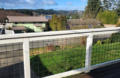 Freeland House | Charming 3-bedroom house overlooking Holmes Harbor w/WiFi and gas fireplace