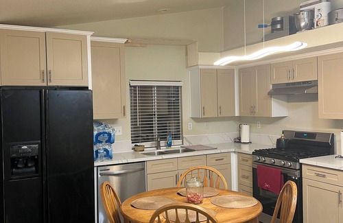 Palmdale House | Charming 3-bedroom house with WiFi, AC in superb Palmdale
