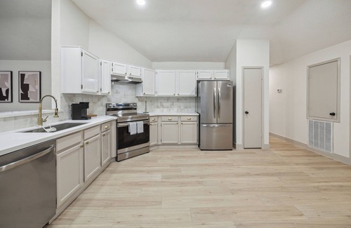 Richmond House | Charming 3-bedroom house in delightful Richmond with WiFi, AC and Cowboy Pool