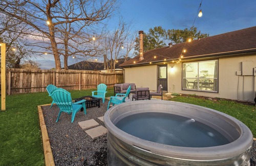 Richmond House | Charming 3-bedroom house in delightful Richmond with WiFi, AC and Cowboy Pool