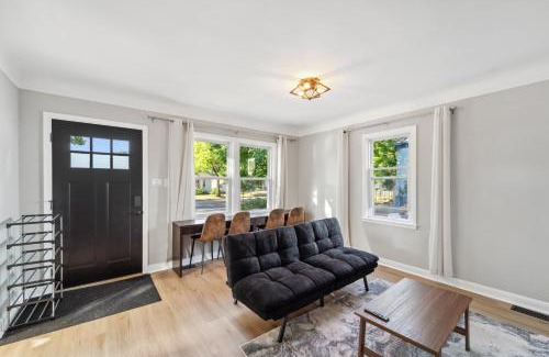 Thomas - Dale House | Charming 3 bedroom house in lovely Como Neighborhood Saint Paul