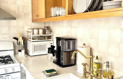 Whittier House | Charming, 3-bedroom house in Whittier with WiFi, AC near restaurants and hiking