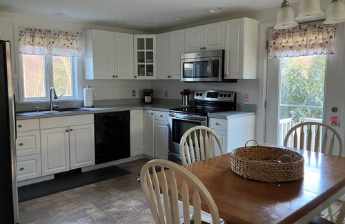 Woodbury House | Charming 3-bedroom house with WiFi, AC and salt water pool