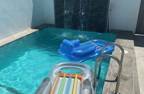 Salinas House | Charming 3-bedroom house in lovely Salinas with AC, WiFi and pool.