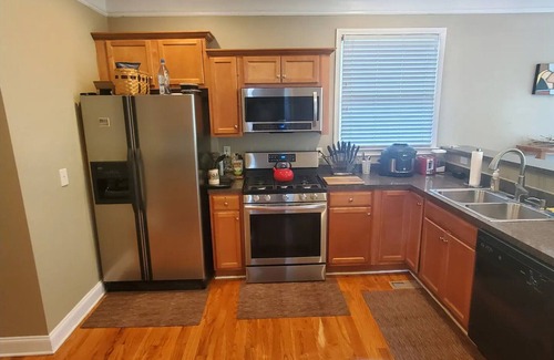 Pittsburgh House | Charming 3-bedroom house in wonderful downtown Atlanta.