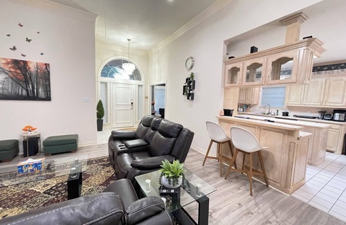 Bedford House | Charming 3-bedroom house near AT&T Stadium, Six Flag, DFW Airport