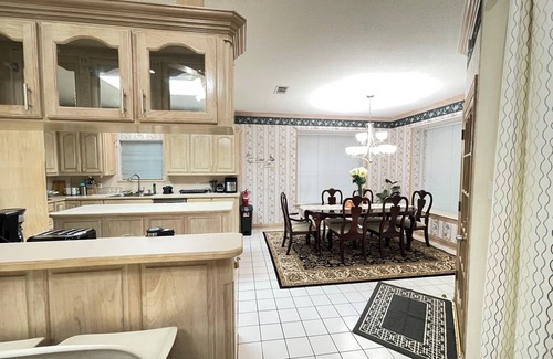 Bedford House | Charming 3-bedroom house near AT&T Stadium, Six Flag, DFW Airport