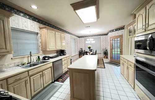 Bedford House | Charming 3-bedroom house near AT&T Stadium, Six Flag, DFW Airport