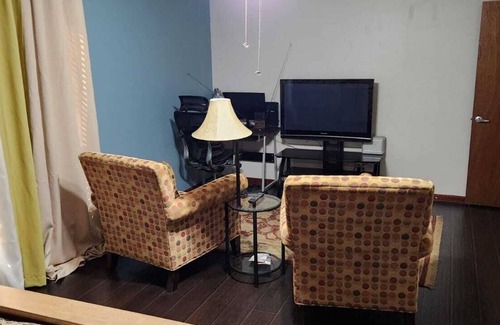 Decatur House | Charming 3-bedroom house with AC and WiFi in Decatur