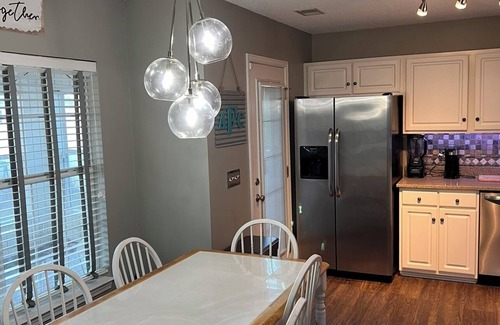 Florence House | Charming 3-bedroom house with WiFi, AC in Florence Privacy Fenced in Backyard