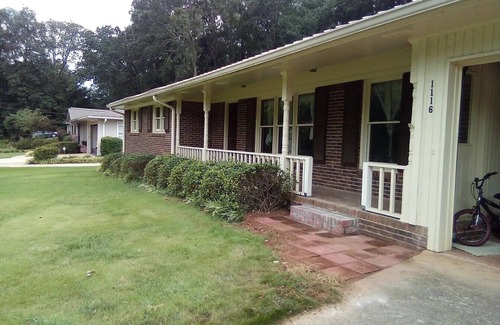 Lilburn House | Charming 3-bedroom house with AC, WiFi in lovely Lilburn