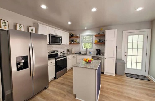 Hollywood House | Charming 3-bedroom house in welcoming Hollywood/Meggett, SC.