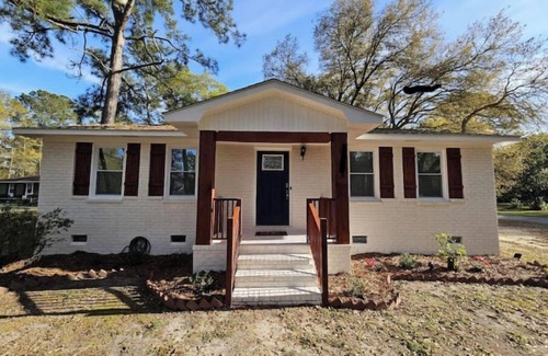 Hollywood House | Charming 3-bedroom house in welcoming Hollywood/Meggett, SC.