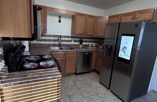 Central Gardens House | Charming 3-bedroom house with AC and WiFi in Charming Midtown Memphis Area