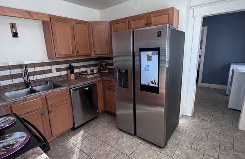 Central Gardens House | Charming 3-bedroom house with AC and WiFi in Charming Midtown Memphis Area