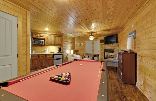 Mentone House | Charming 3-bedroom house, breathtaking views, Hot Tub, W/D Game Room