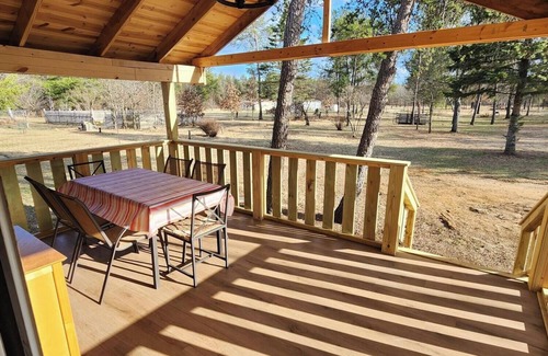 Necedah House | Charming 3-bedroom house with WiFi, AC in serene Necedah