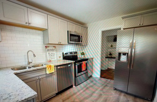 East Raleigh House | Charming 3-bedroom house with AC and WiFi near marvelous downtown Raleigh