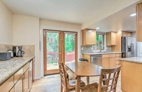 Overlake House | Charming 3-bedroom house with WiFi in awesome Redmond