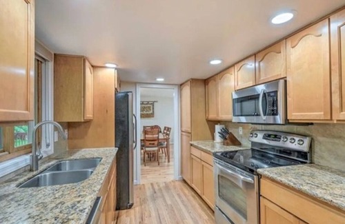 Overlake House | Charming 3-bedroom house with WiFi in awesome Redmond